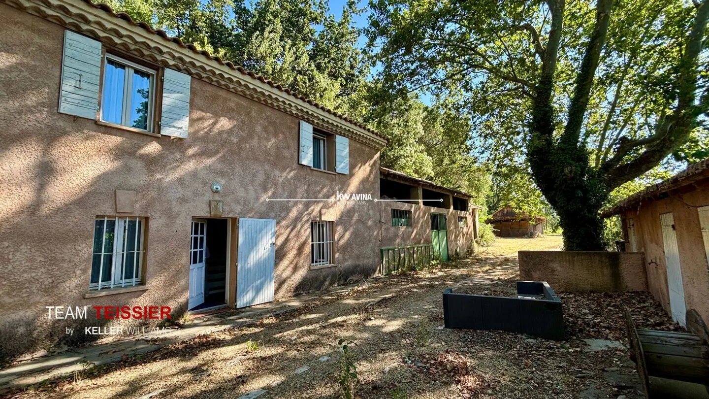 Maison à vendre, 220m², Eyguières