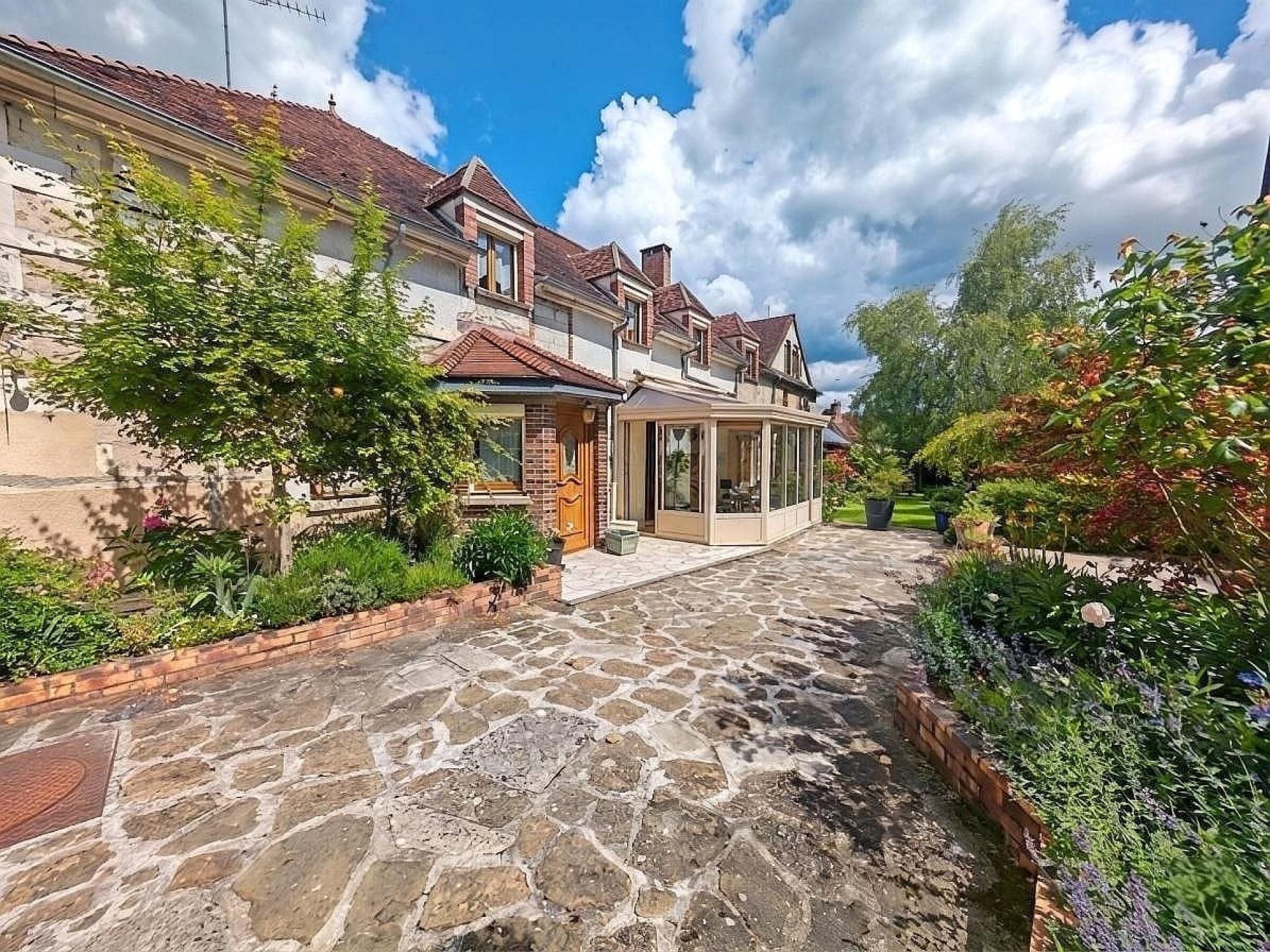 Maison à vendre, 207m², Mont-Saint-Sulpice