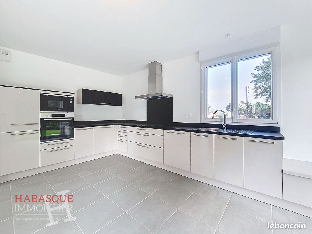 Maison à louer, 123m², Plouédern