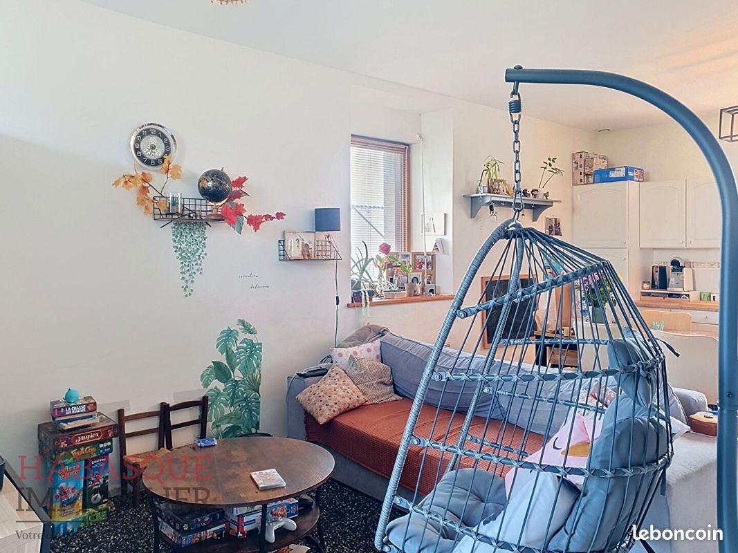 Maison à louer, 81m², Plounéventer