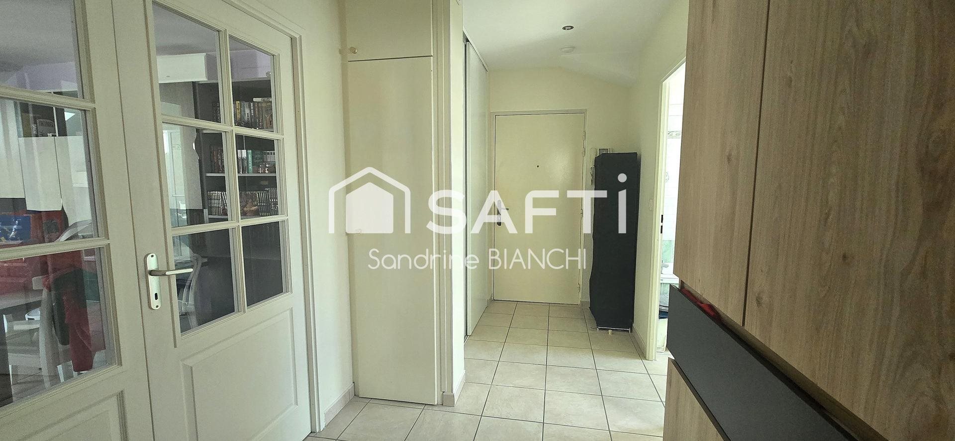 Appartement à vendre, 63m², Pont-de-Chéruy