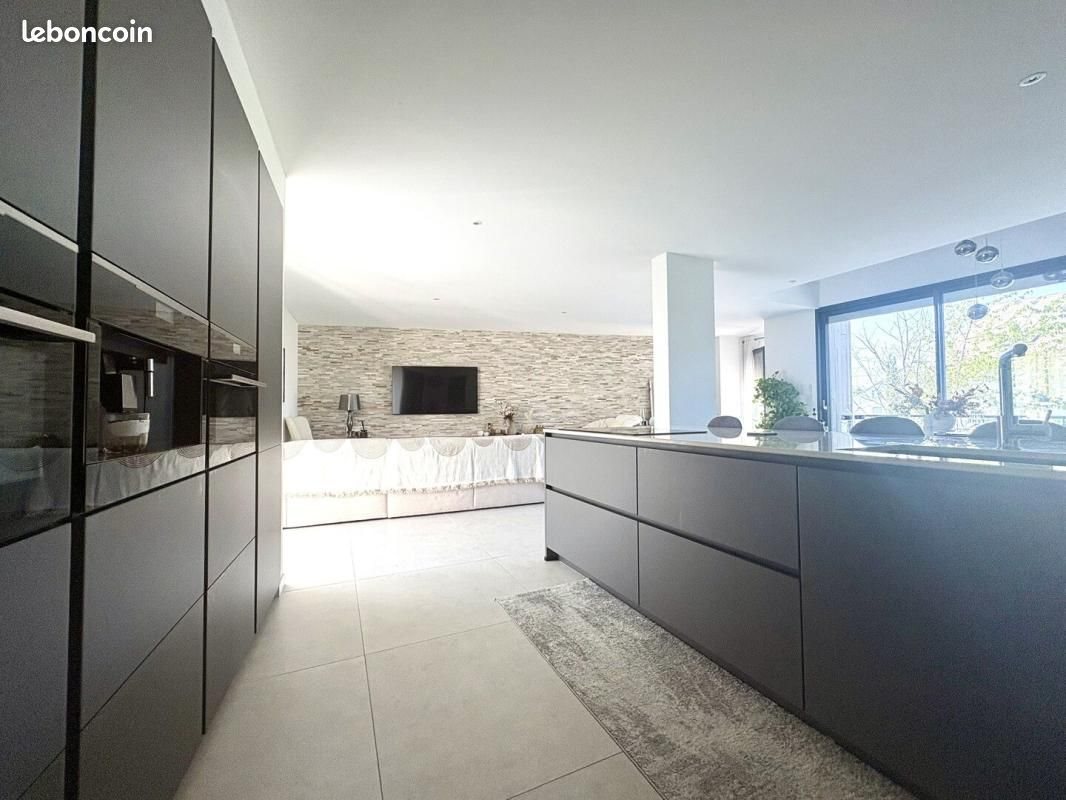 Maison à vendre, 197m², Divonne-les-Bains