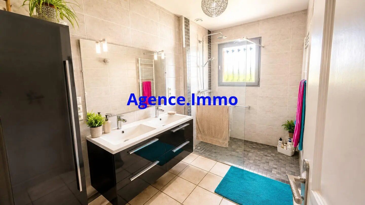 Maison à vendre, 111m², Saint-Maurice-en-Gourgois