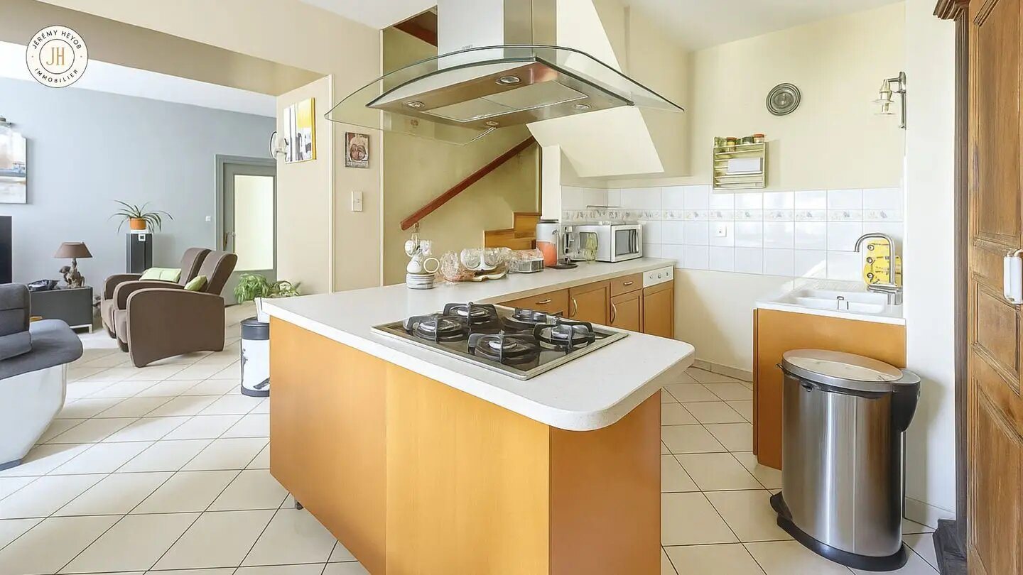 Maison à vendre, 187m², Montrottier