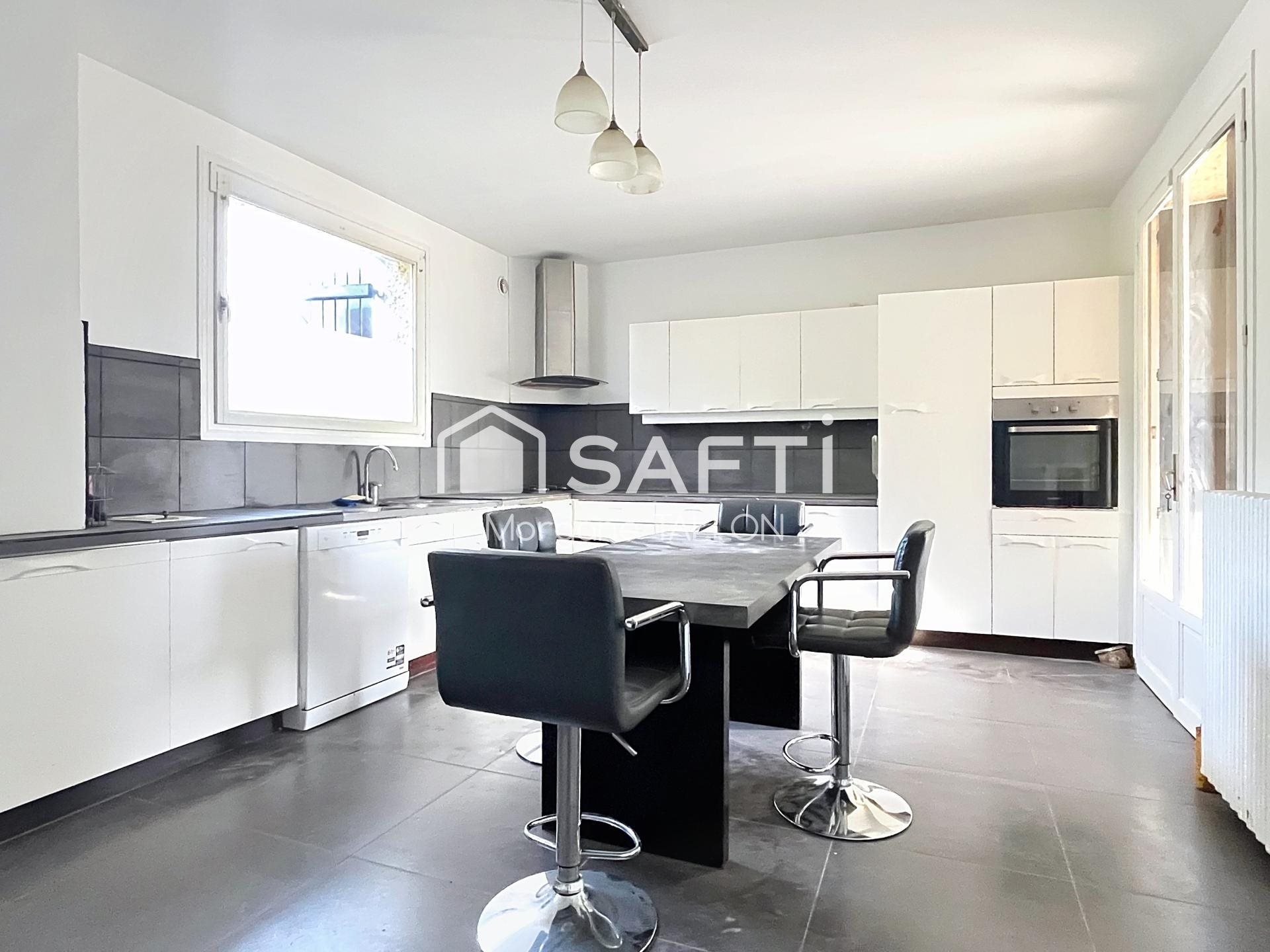 Maison à vendre, 180m², Roinville