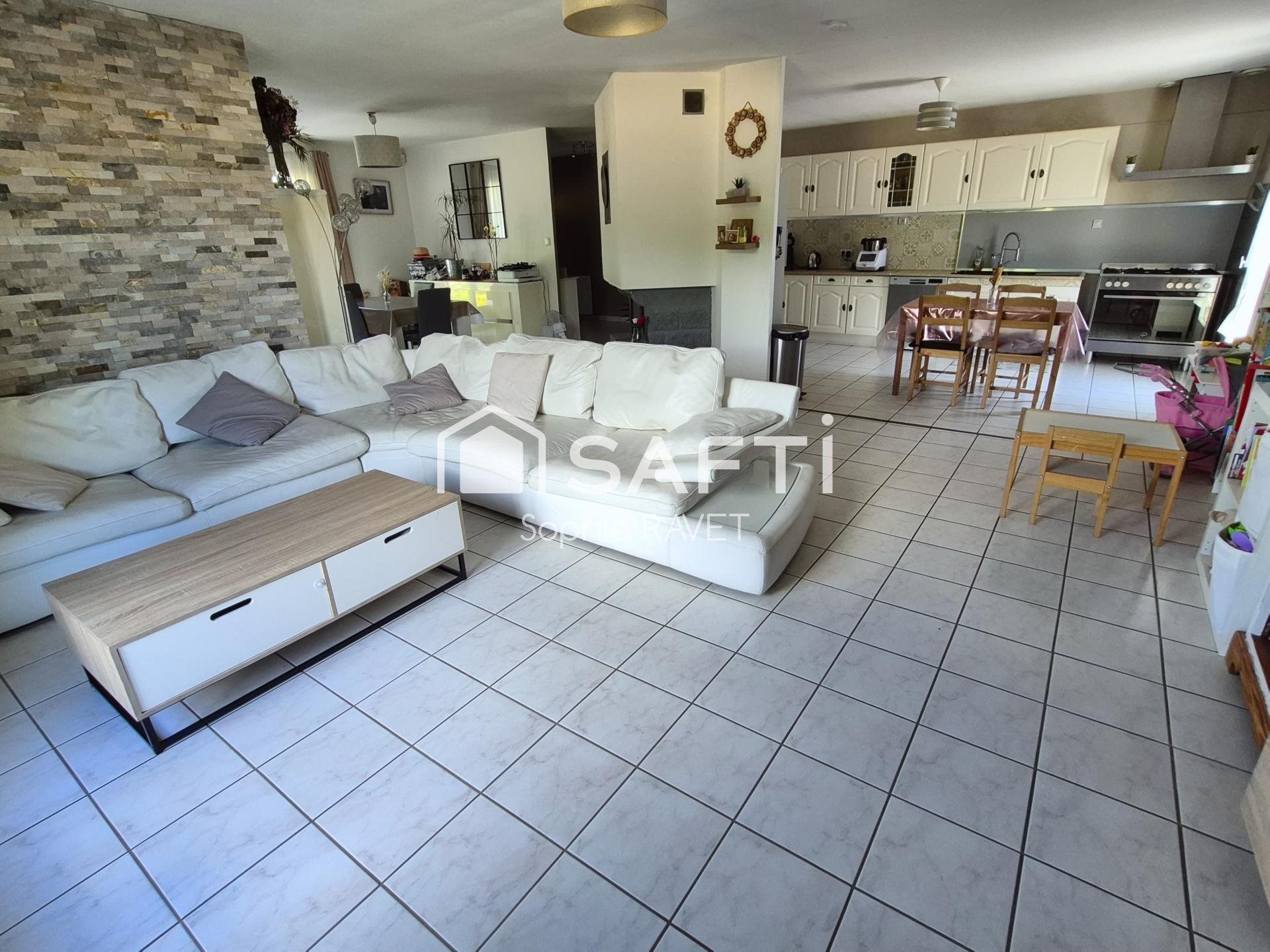 Maison à vendre, 136m², Vézeronce-Curtin