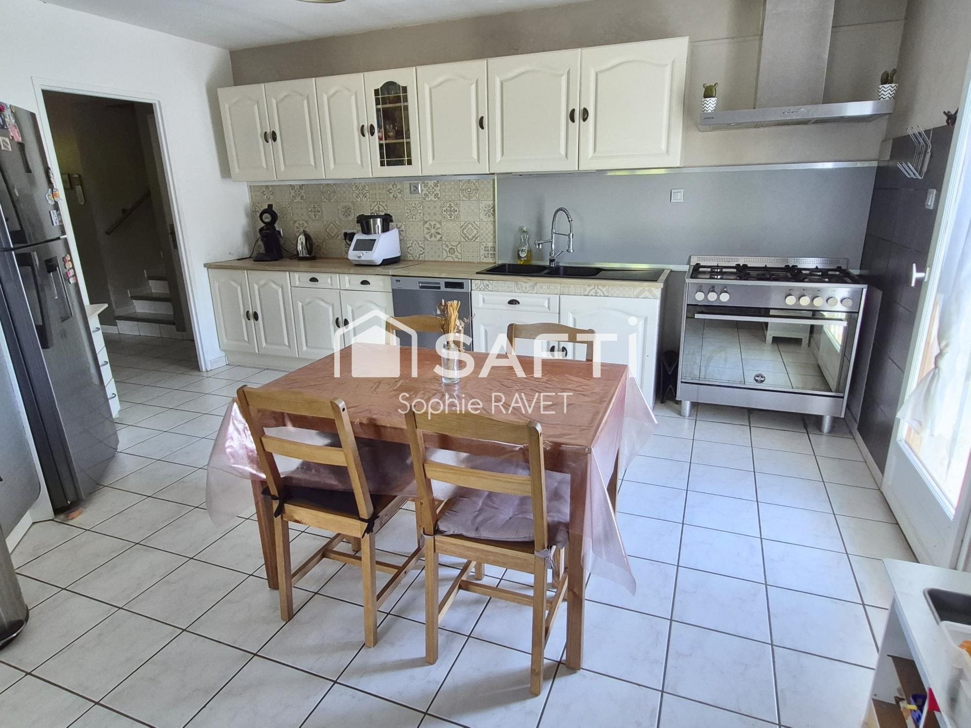 Maison à vendre, 136m², Vézeronce-Curtin