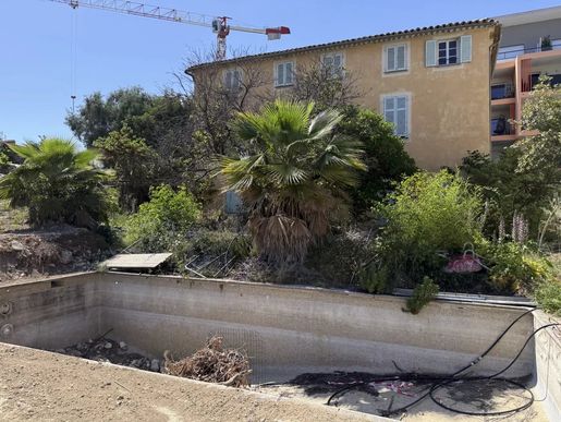 Maison 8 pièces 300 m² · à Nice · 300 m² · 899 000 €