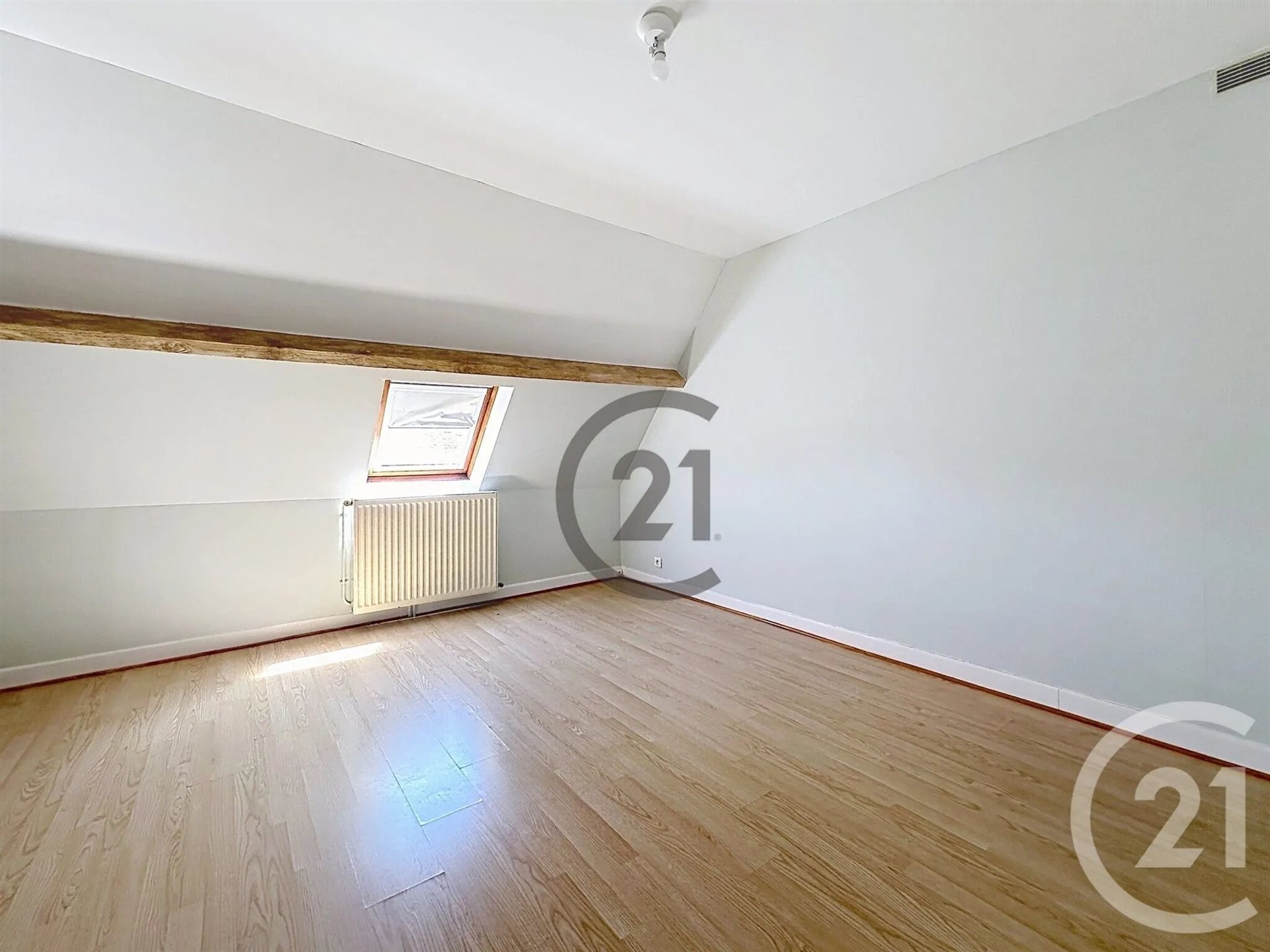 Appartement à louer, 59m², Saint-Julien-du-Sault