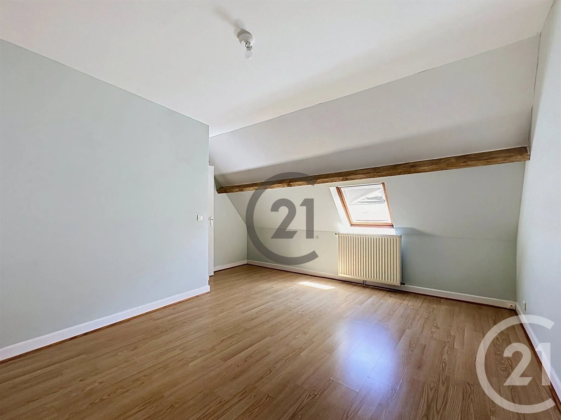 Appartement à louer, 59m², Saint-Julien-du-Sault
