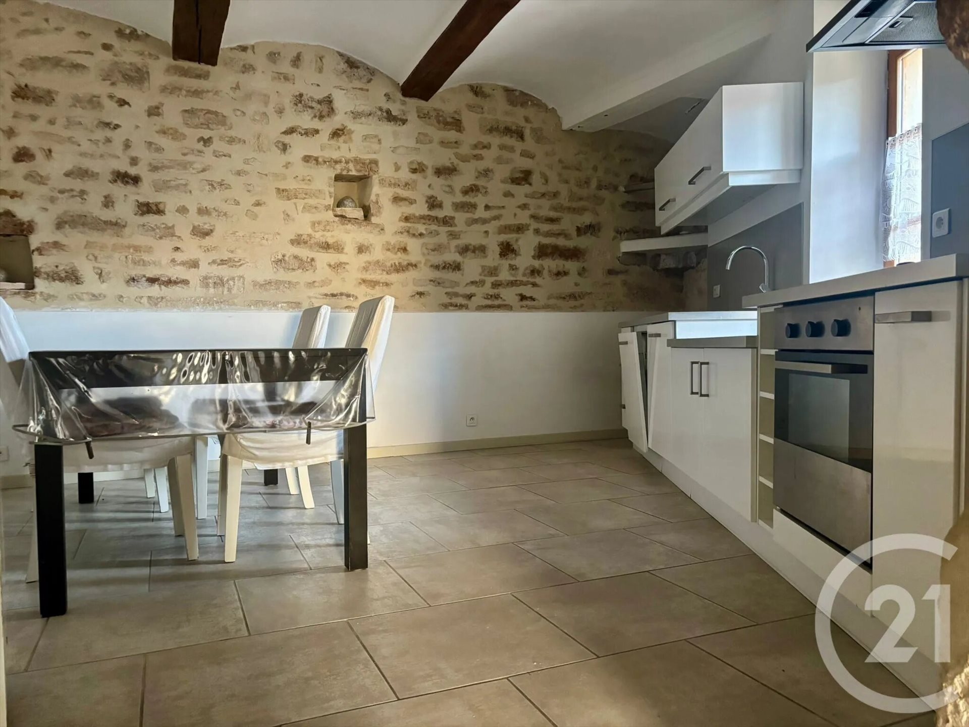 Maison à louer, 77m², Saussines