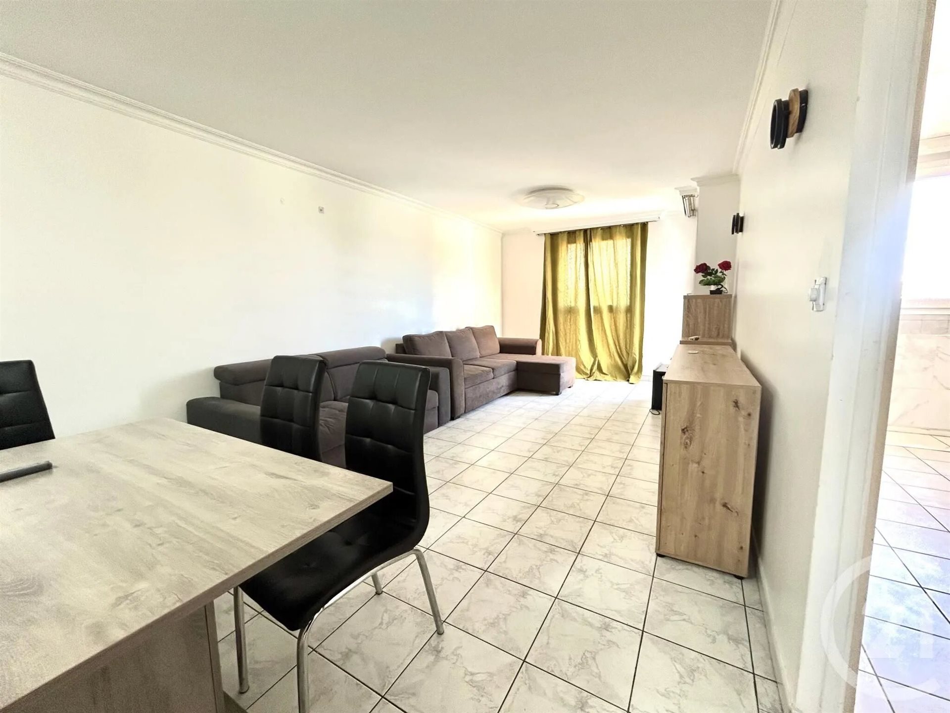 Appartement à louer, 81m², Stains