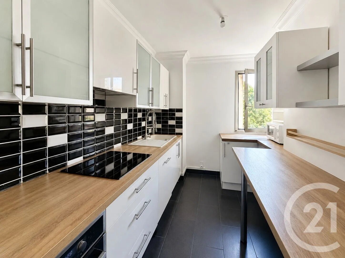 Appartement à louer, 82m², Suresnes