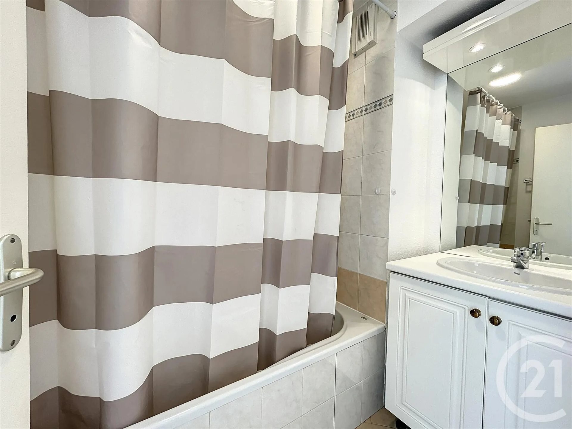 Appartement à louer, 46m², Cannes