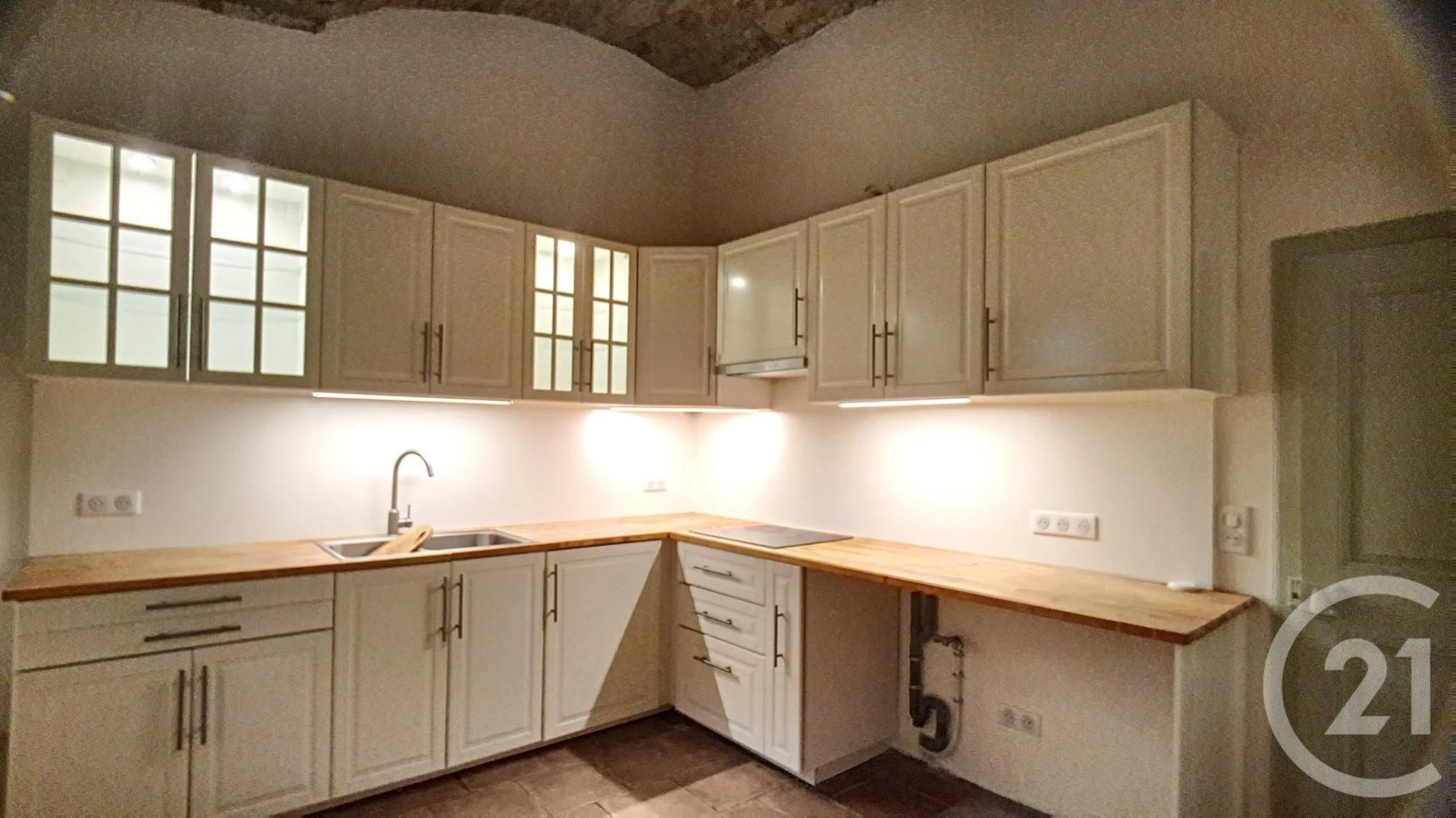 Appartement à louer, 81m², Montpezat