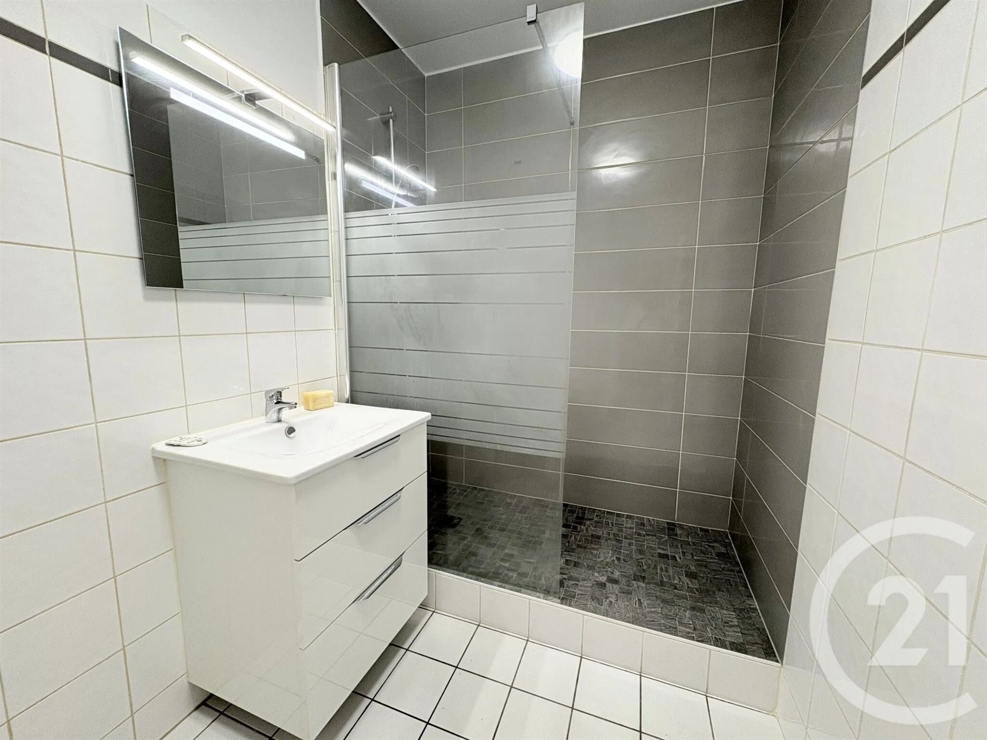 Appartement à louer, 30m², Suresnes