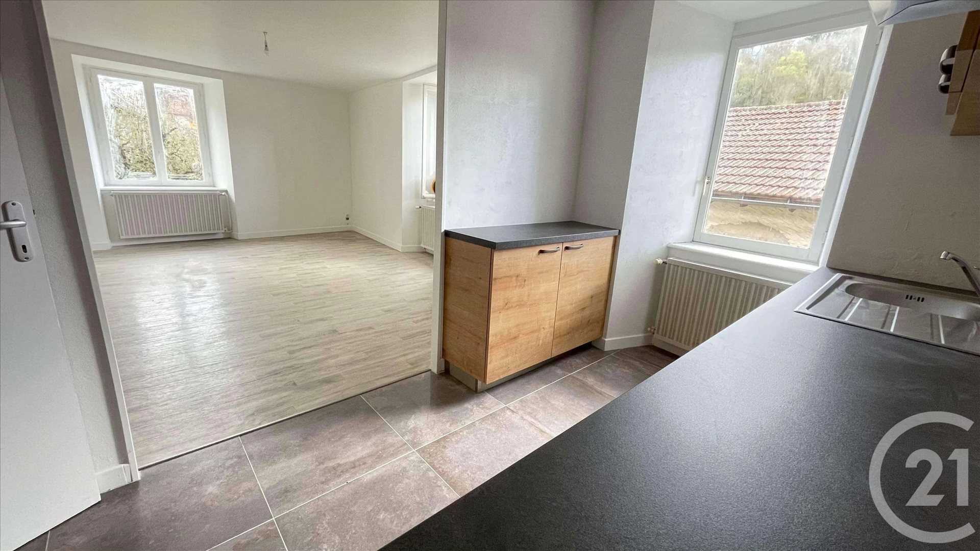 Appartement à louer, 71m², Jussac