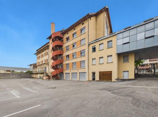 Local commercial 24 pièces 20000 m² · à Lons-le-Saunier · 20 000 m² · 438 000 €