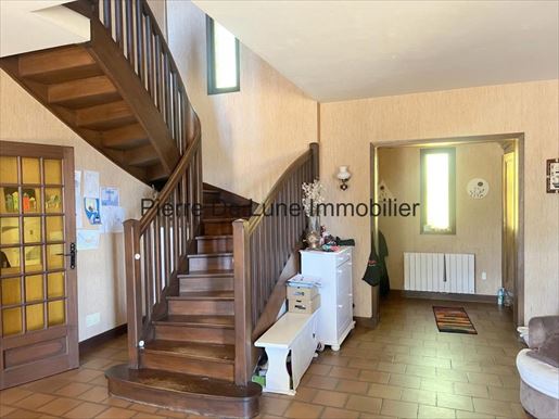 Maison 7 pièces 180 m² · à Saint-Vérand · 180 m² · 449 000 €