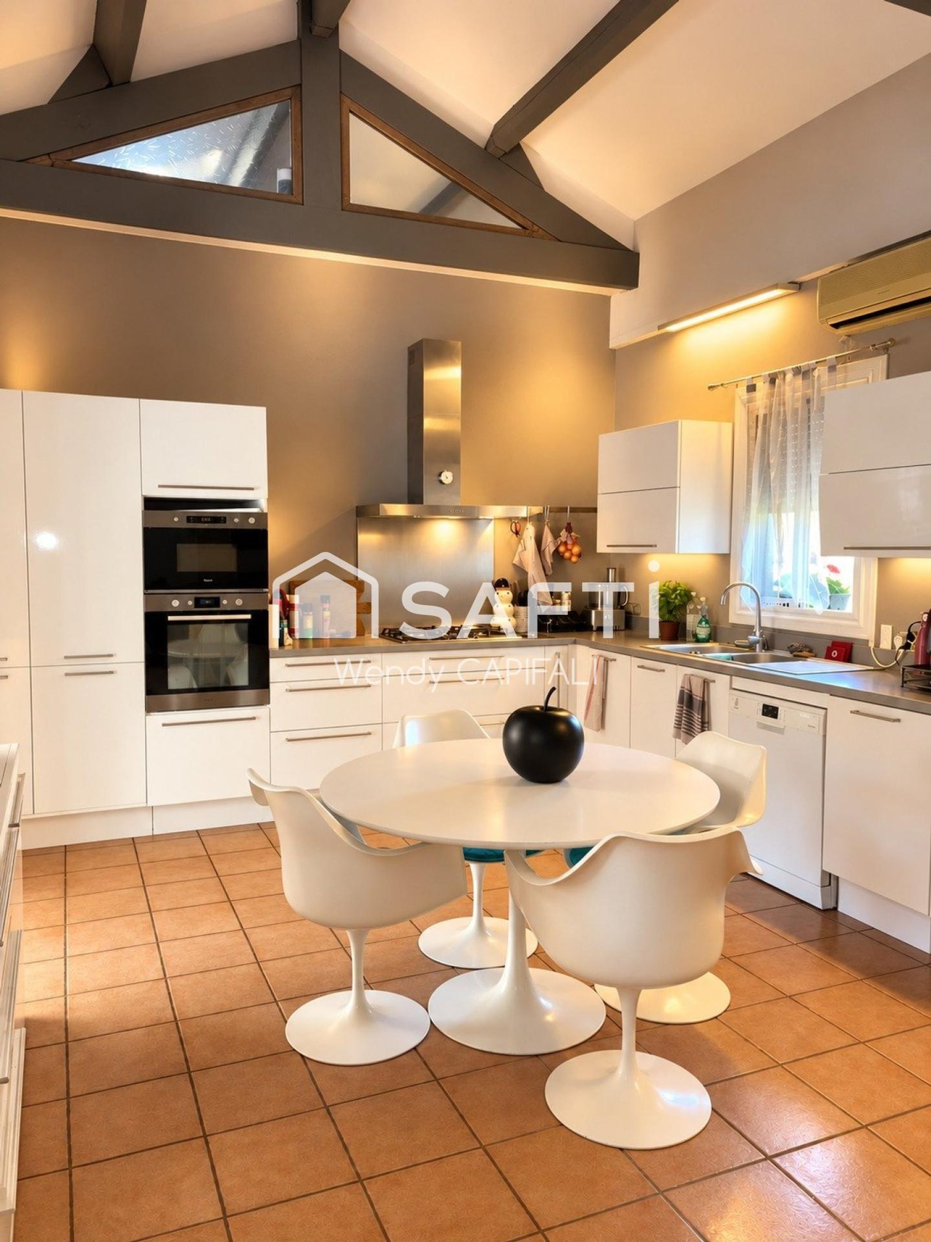 Maison à vendre, 118m², Hyères