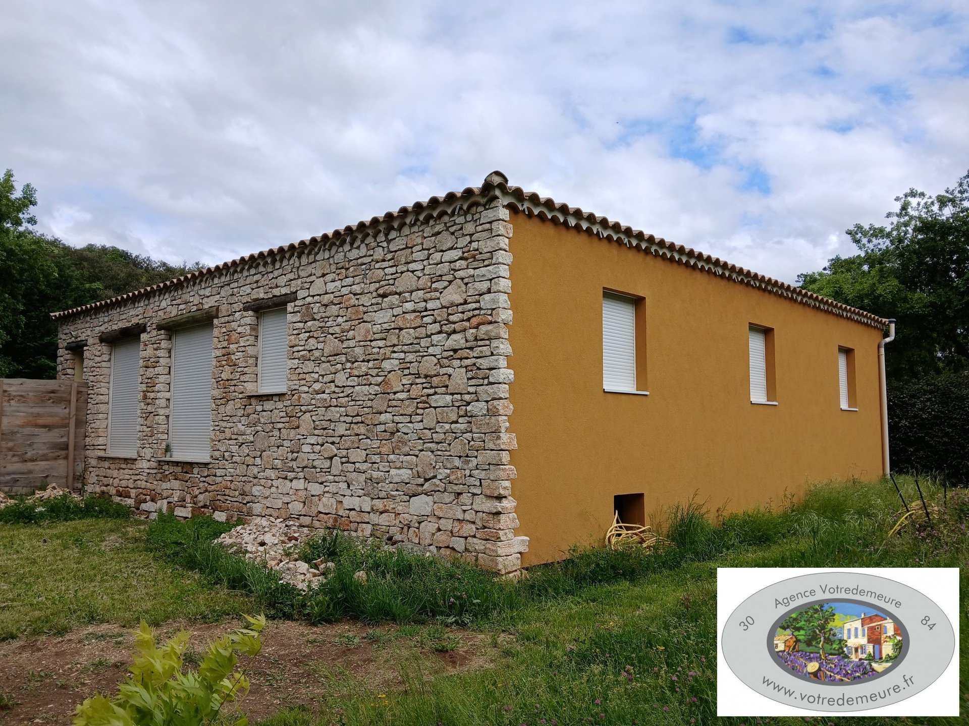 Maison à vendre, 4m², Montclus