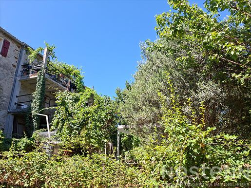 Immeuble 8 pièces 143 m² · à La Vernarède · 143 m² · 120 000 €