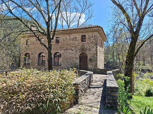 Maison 6 pièces 140 m² · à Chambon · 140 m² · 368 000 €