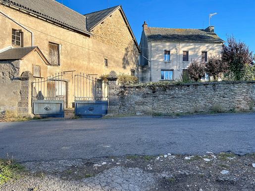 Maison 10 pièces 153 m² · à Calmont · 153 m² · 230 000 €