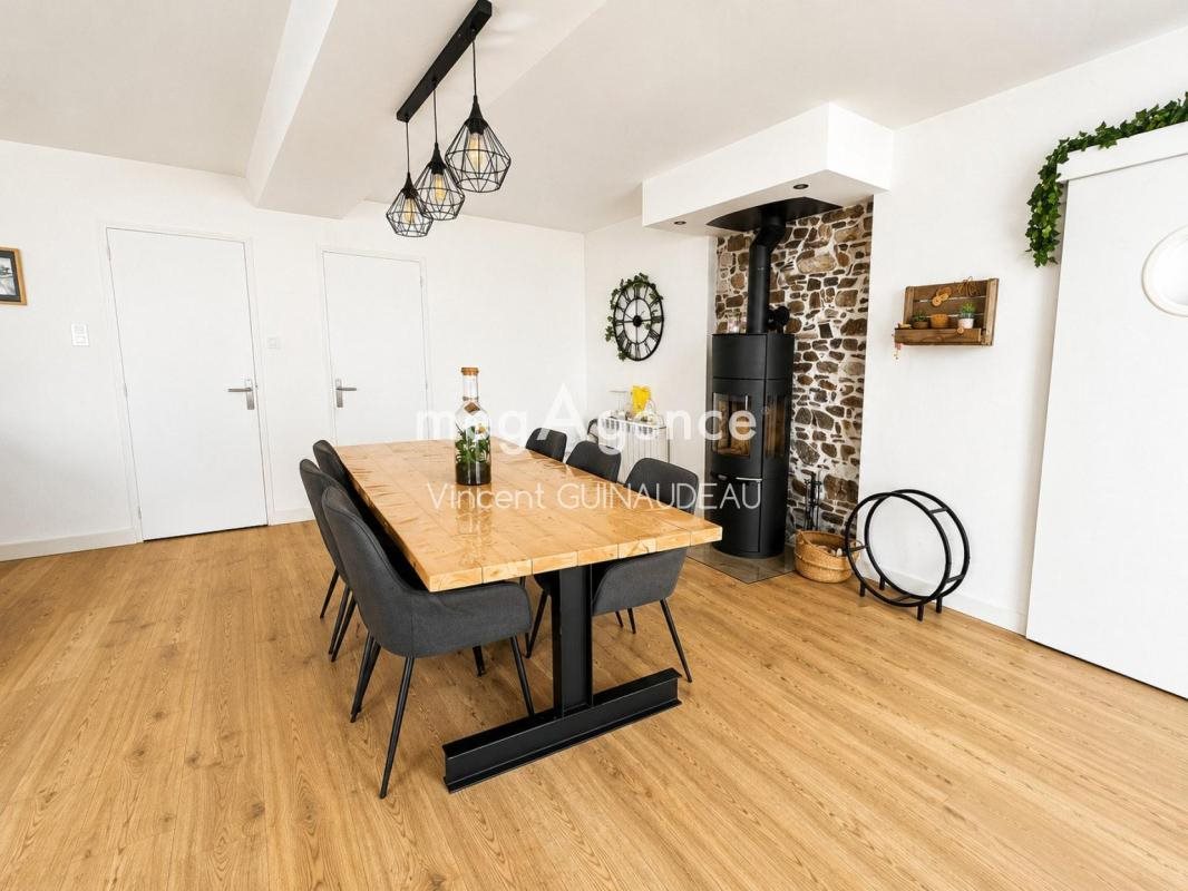 Maison à vendre, 128m², Yzernay
