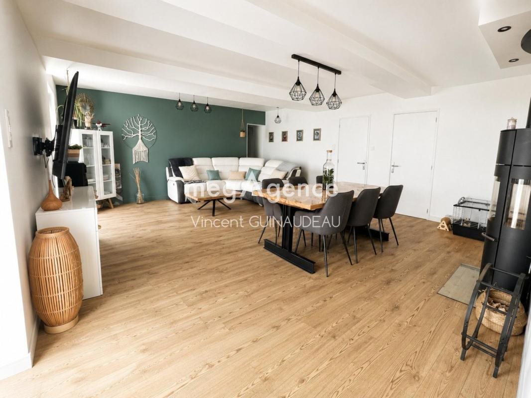 Maison à vendre, 128m², Yzernay