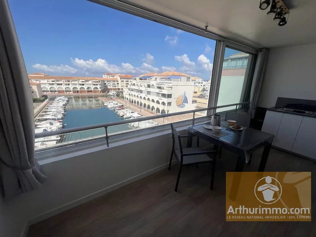 Appartement à louer, 1m², Sète