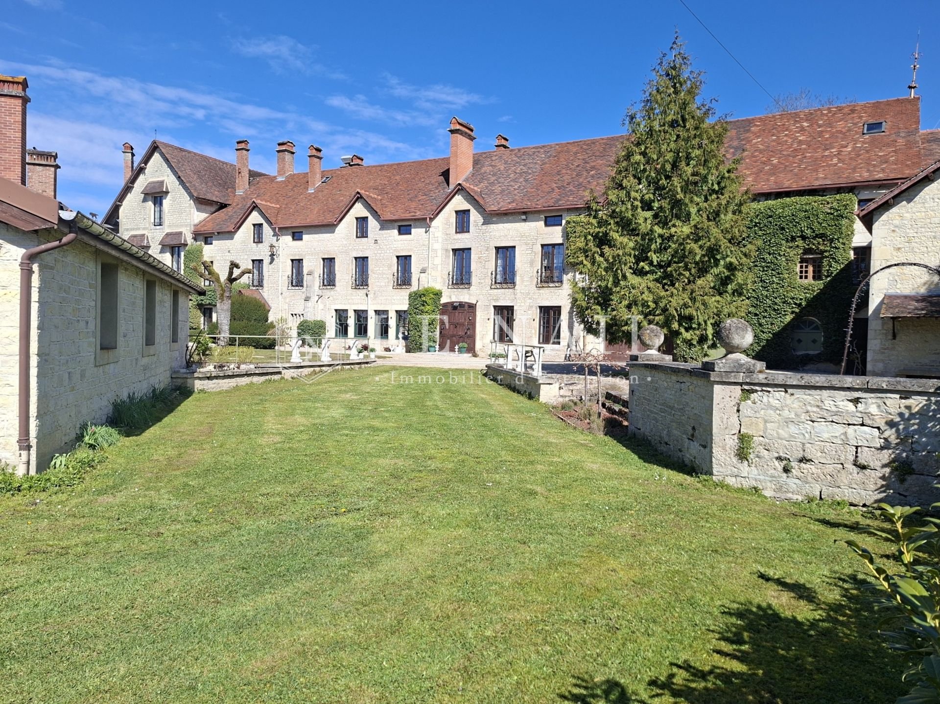 Maison à vendre, 850m², Châteauvillain