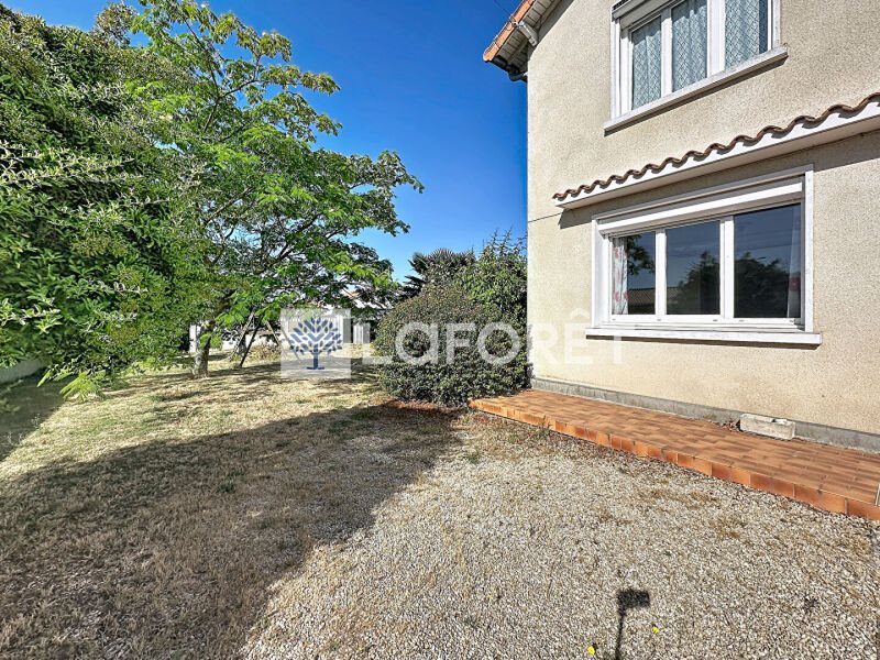 Maison à vendre, 121m², Saint-Varent