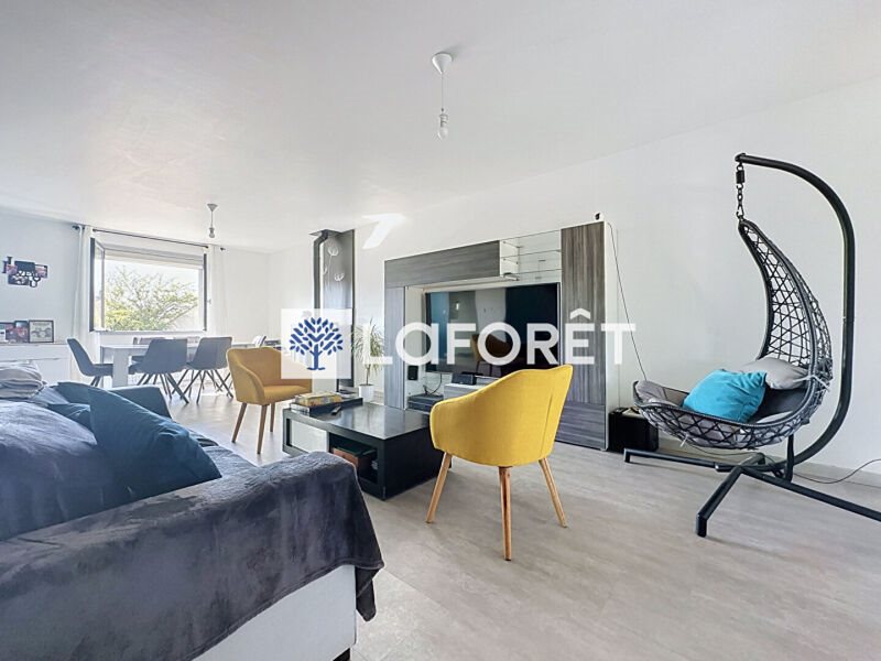 Maison à vendre, 126m², Yzernay