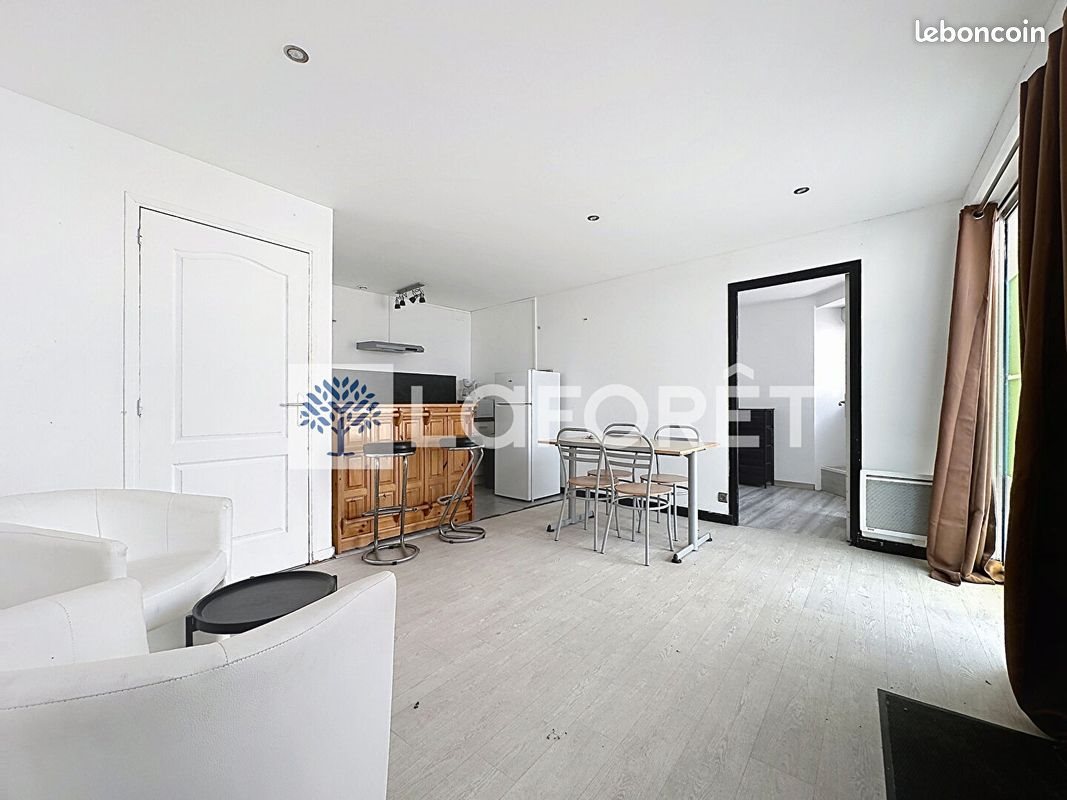 Appartement à louer, 68m², Saint-Varent