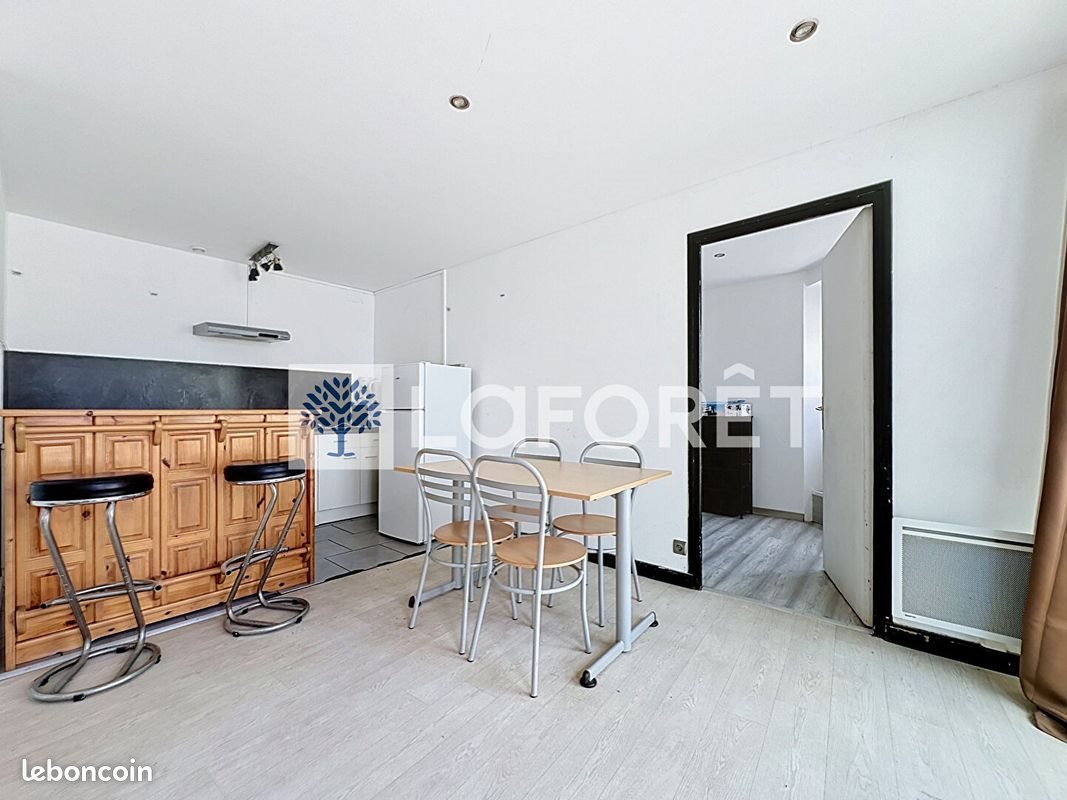 Appartement à louer, 68m², Saint-Varent