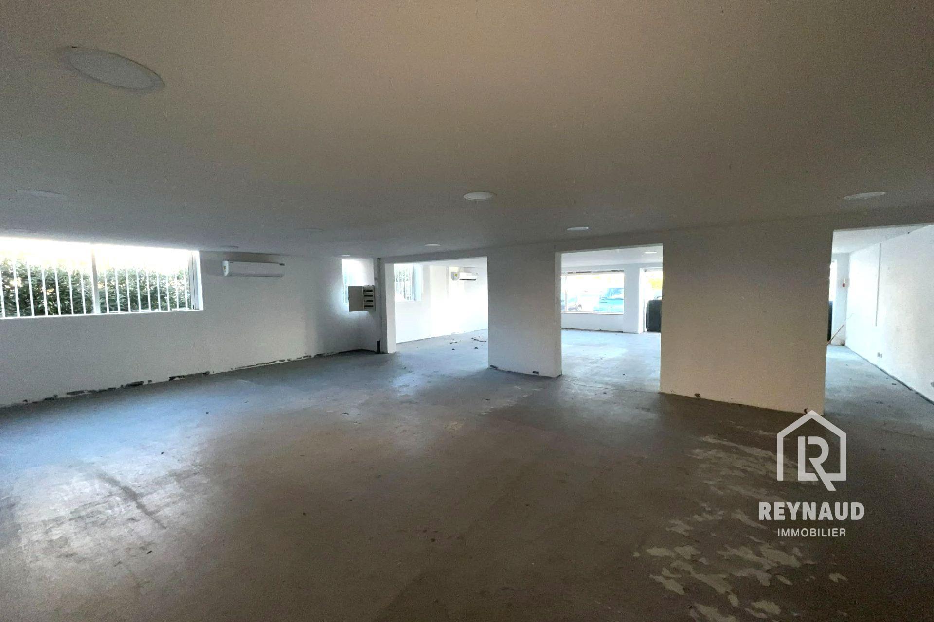 Maison à louer, 340m², Clermont-l'Hérault