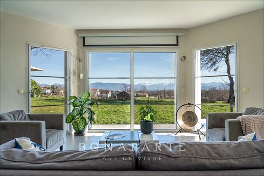 Appartement 6 pièces 242 m² · à Cessy · 242 m² · 1 045 000 €