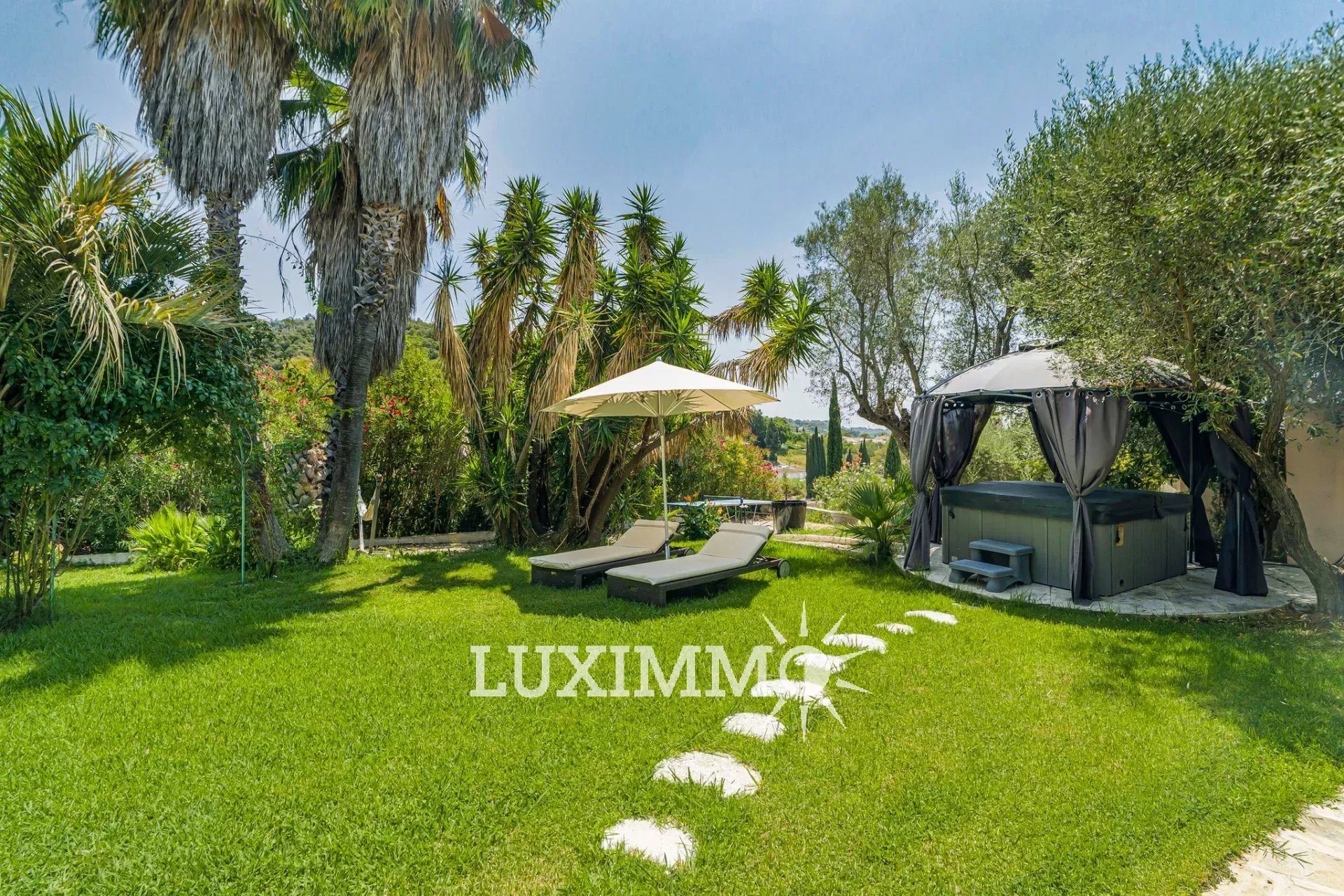 Maison à vendre, 330m², La Roquette-sur-Siagne