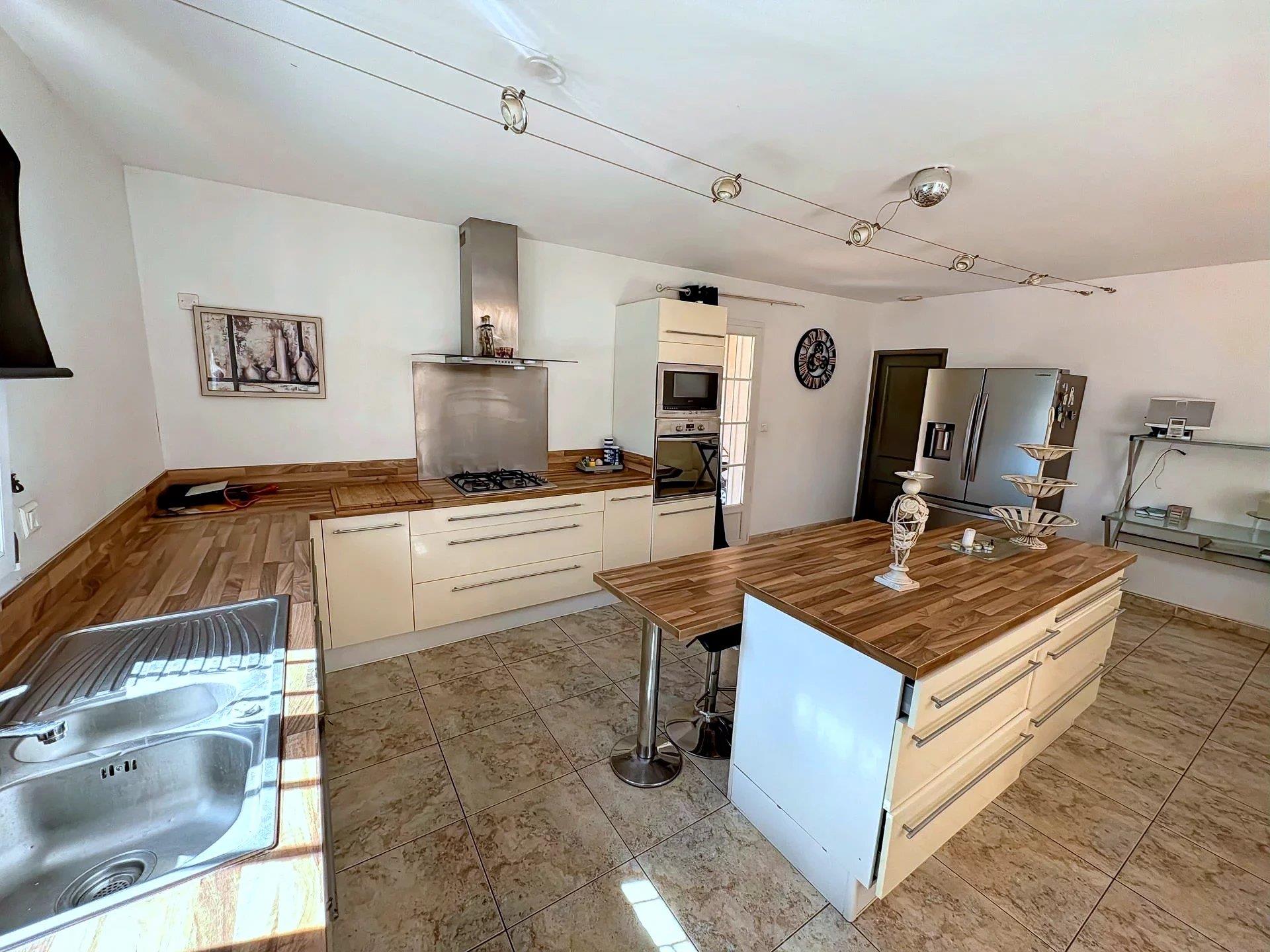 Maison à vendre, 184m², Générac