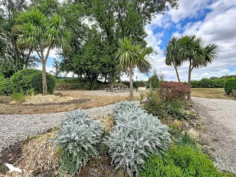 Maison à vendre, 659m², Saint-Coulitz