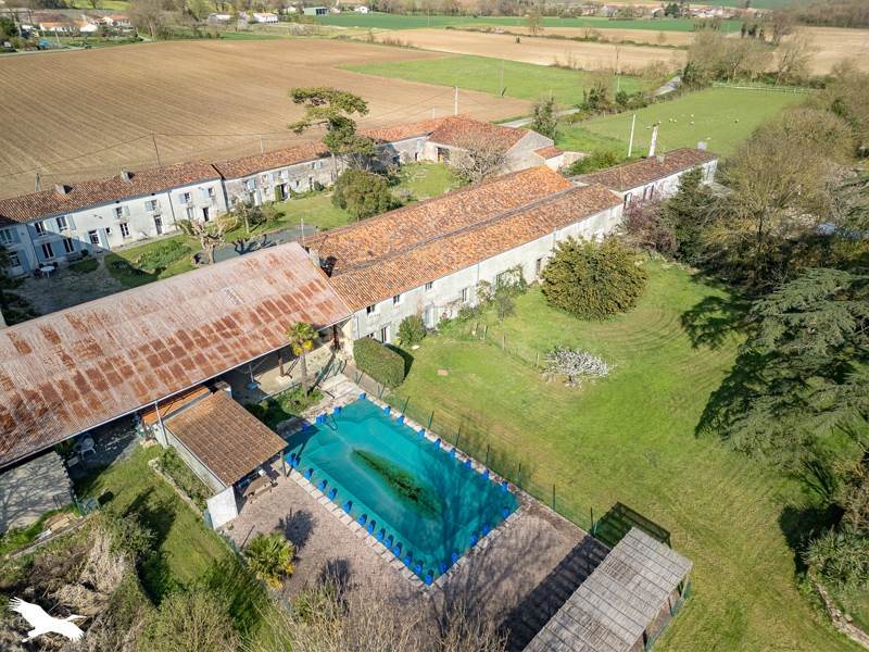 Maison à vendre, 1075m², Asnières-la-Giraud