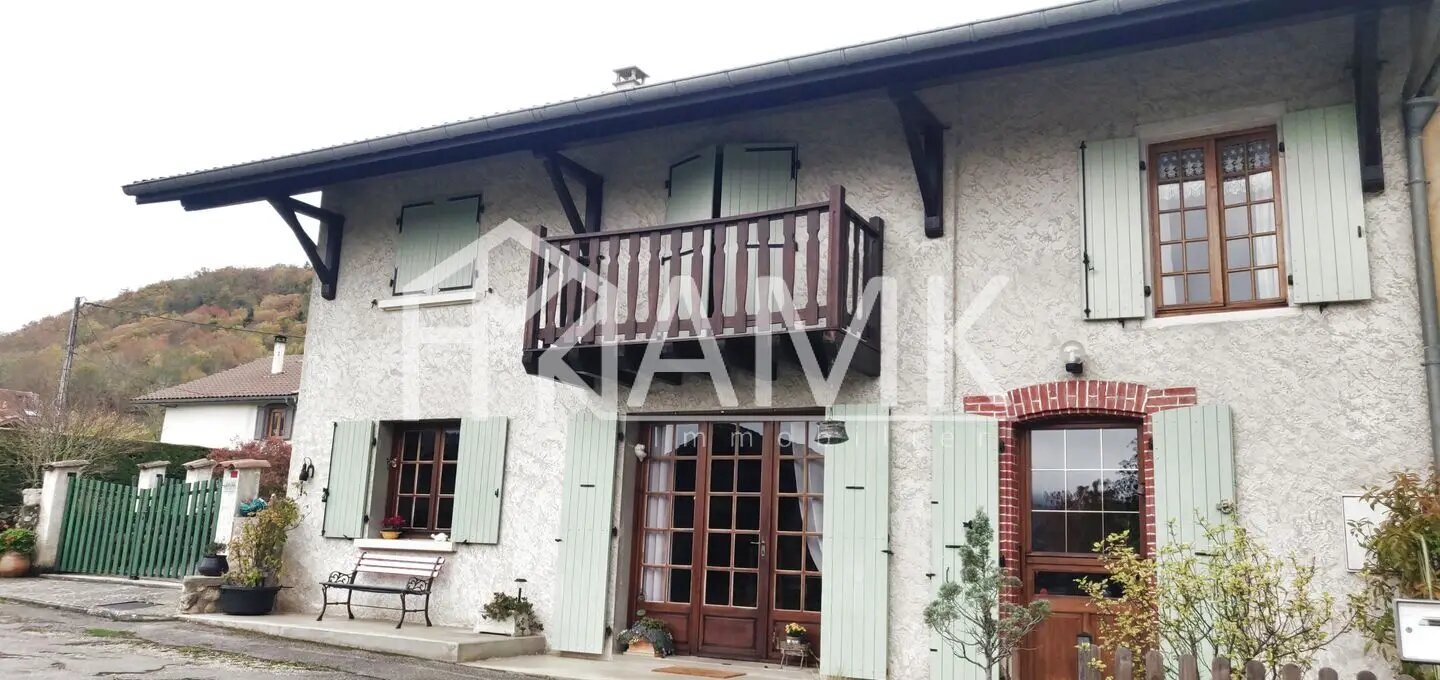 Maison à vendre, 177m², Saint-Geoire-en-Valdaine