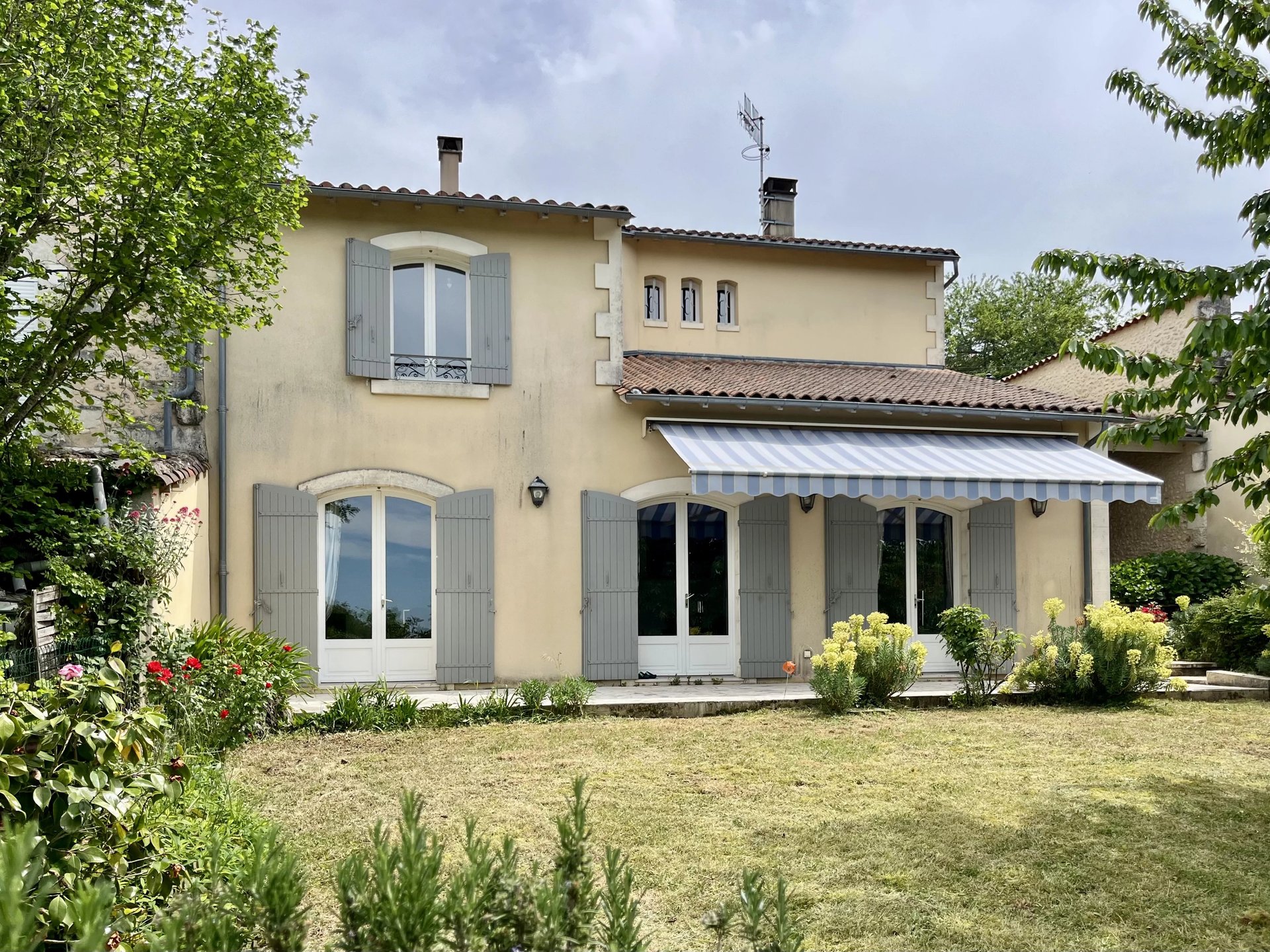 Maison à vendre, 147m², Saint Aulaye-Puymangou