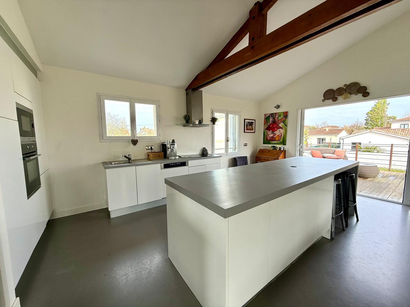 Maison à vendre, 130m², Carignan-de-Bordeaux