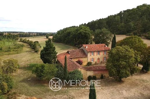 Maison 8 pièces 266 m² · à Montesquiou · 266 m² · 360 000 €