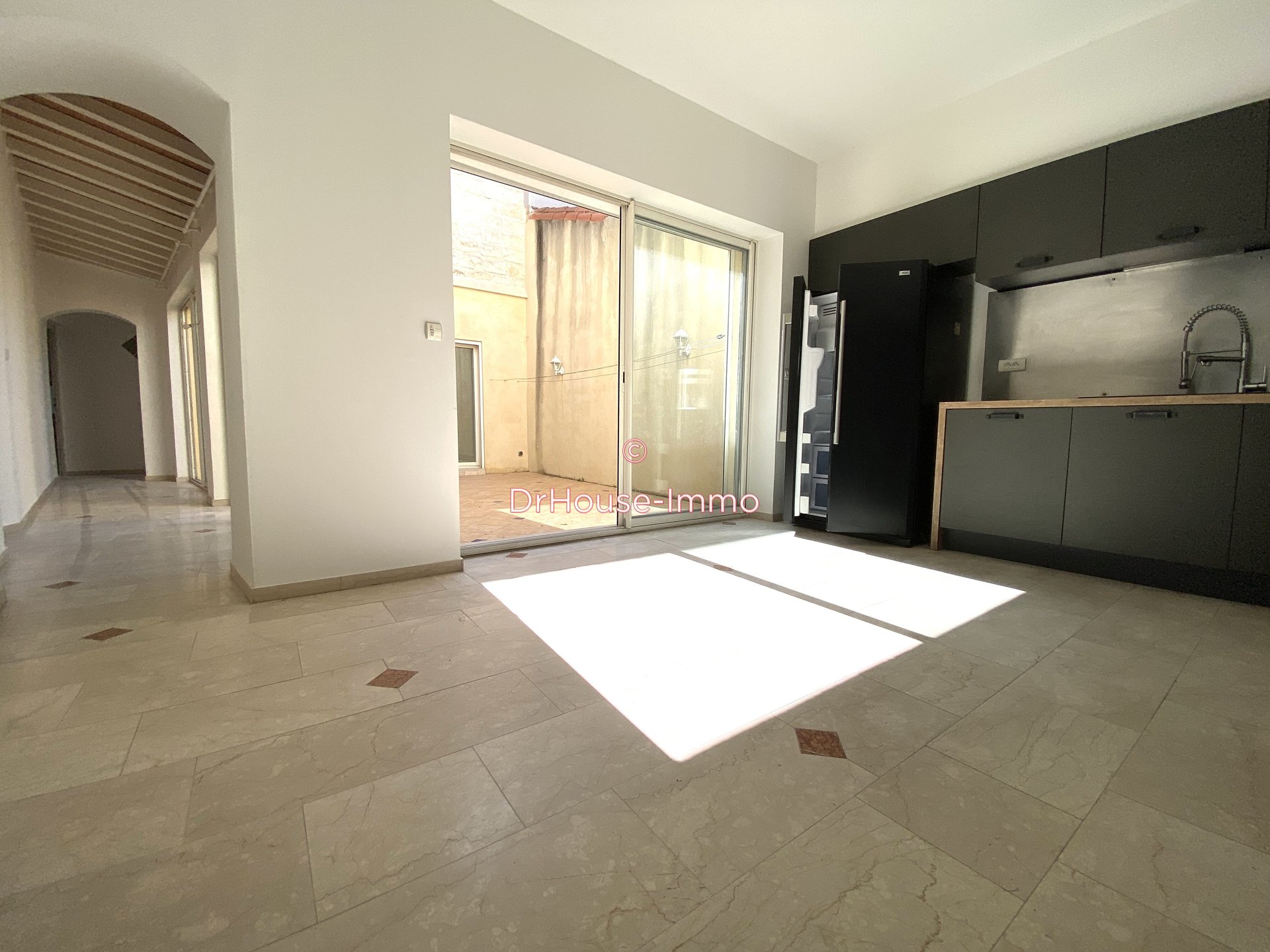 Maison à vendre, 219m², Saint-Laurent-d'Aigouze