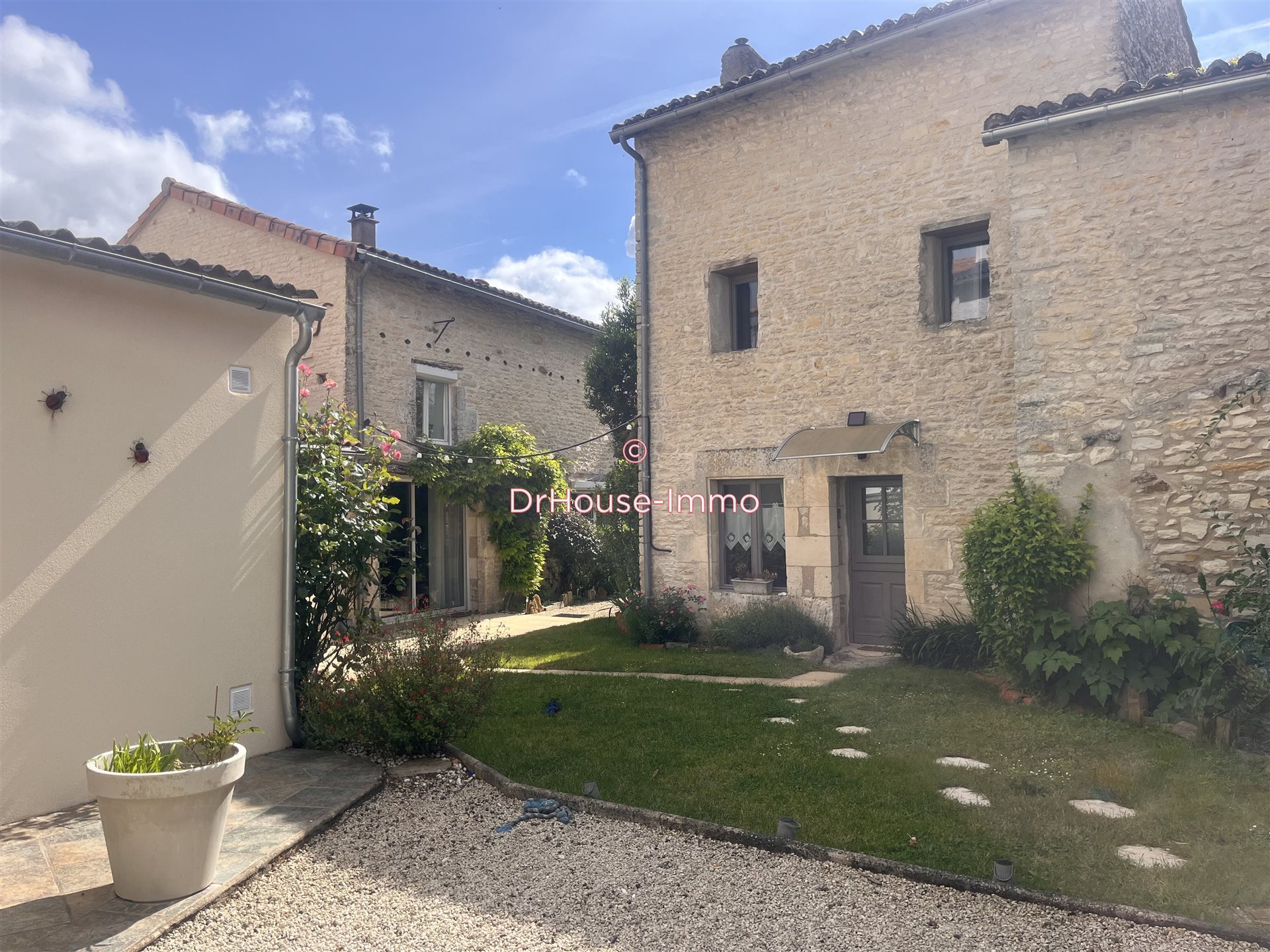 Maison à vendre, 220m², Neuville-de-Poitou
