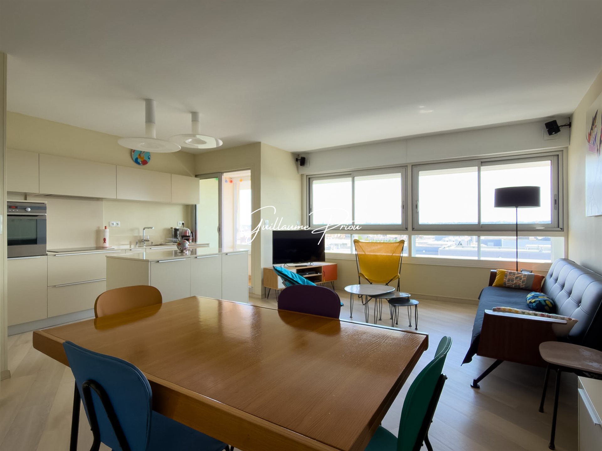 Top-Floor 111 sqm Apartment with Panoramic Bordeaux Views, Parking & Air Conditioning - Ansicht 4