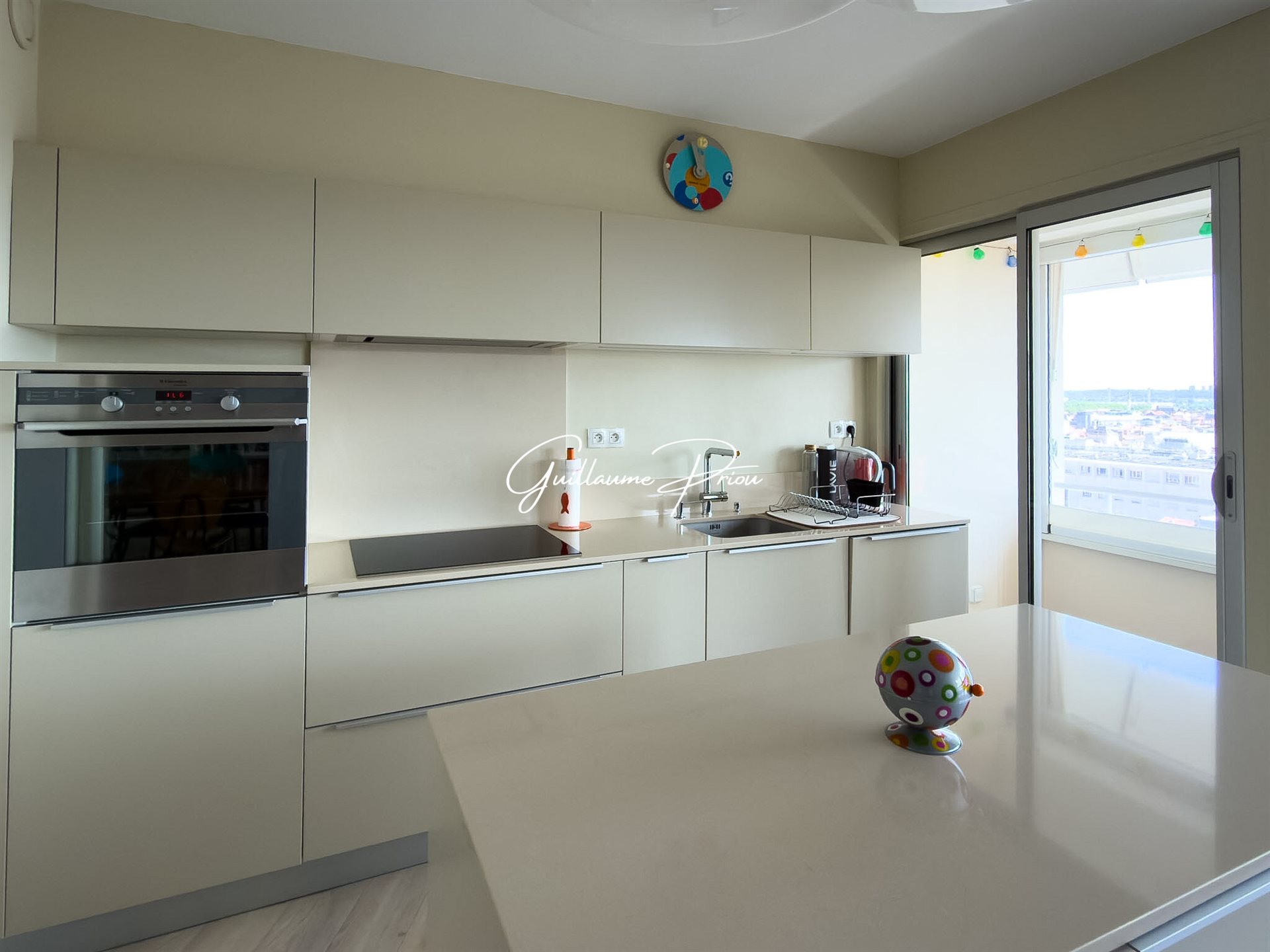 Top-Floor 111 sqm Apartment with Panoramic Bordeaux Views, Parking & Air Conditioning - Ansicht 6